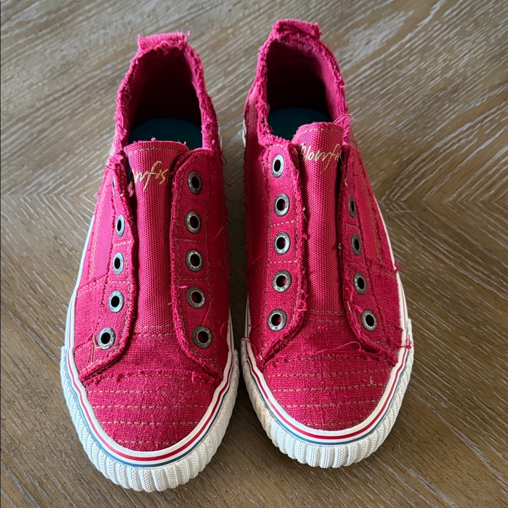Blowfish Malibu Women's Play Sneaker. Size 8